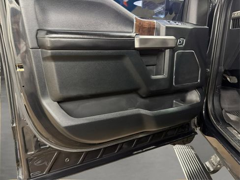Used 2015 Ford F150 Platinum w/ Equipment Group 701A Luxury AWD/4WD image 34