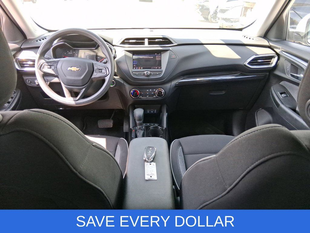 Used 2023 Chevrolet TrailBlazer LT FWD image 16