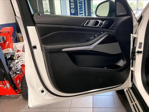 Used 2026 BMW X5 xDrive40i AWD/4WD image 9