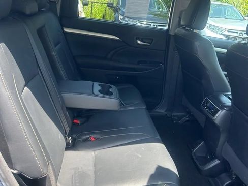 Used 2017 Toyota Highlander XLE AWD/4WD image 25
