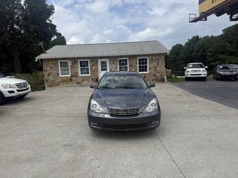 Used 2004 Lexus ES 330 w/ Premium Pkg FWD image 2