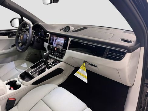 New 2026 Porsche Macan AWD/4WD image 31