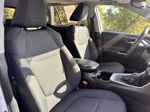 Used 2024 Toyota RAV4 XLE image 18