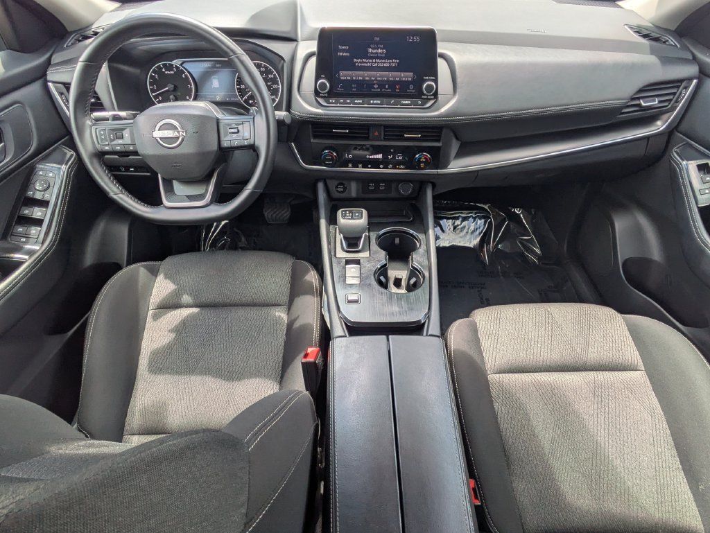Used 2025 Nissan Rogue SV FWD image 14