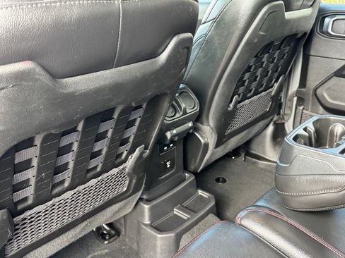 Used 2022 Jeep Wrangler Unlimited Rubicon w/ Cold Weather Group AWD/4WD image 23