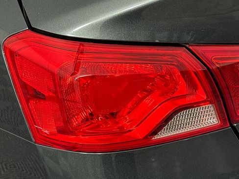 Used 2018 Chevrolet Impala LT FWD image 35