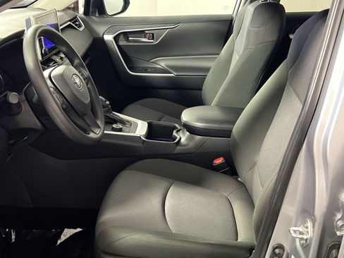 Used 2025 Toyota RAV4 XLE AWD/4WD image 14