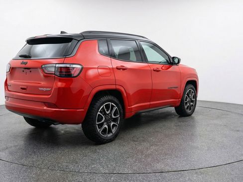 Used 2025 Jeep Compass Trailhawk AWD/4WD image 9