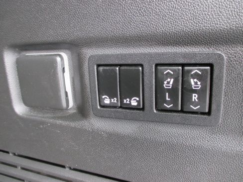 Used 2022 Chevrolet Tahoe RST w/ Luxury Package AWD/4WD image 11