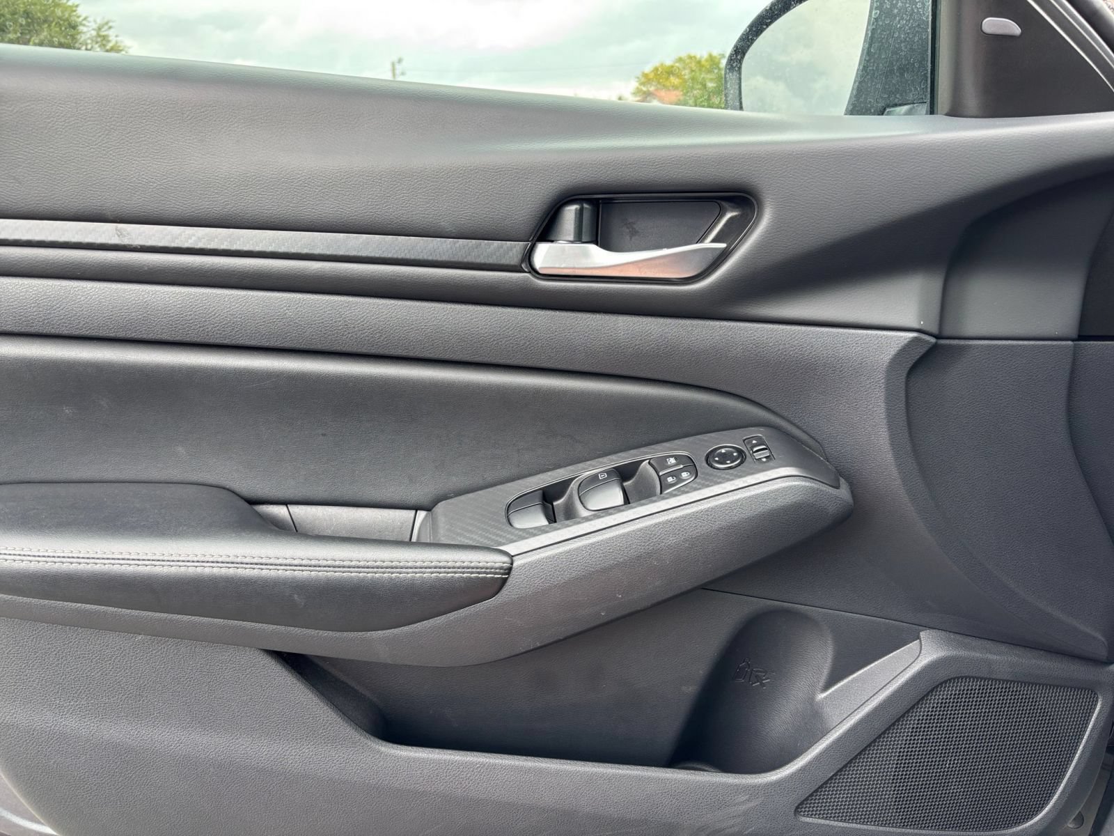 Used 2025 Nissan Altima 2.5 SV FWD image 18