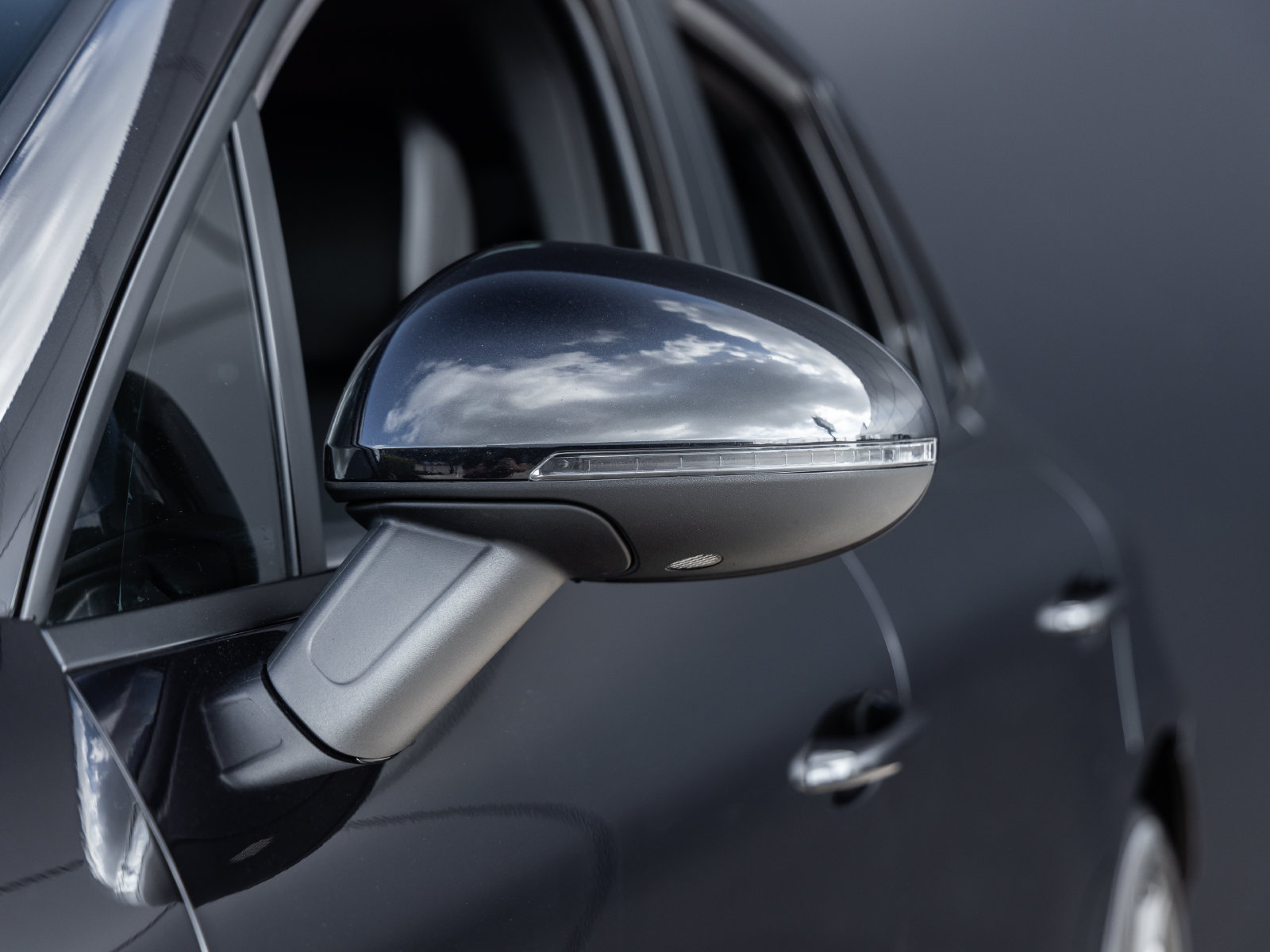 Used 2018 Porsche Macan Sport Edition AWD/4WD image 16