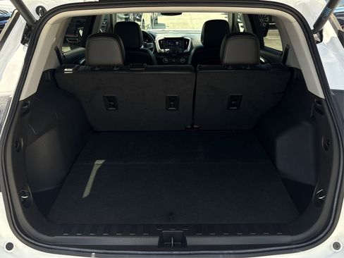 Used 2022 GMC Terrain SLT w/ Infotainment Package II AWD/4WD image 11