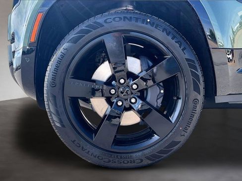 New 2026 Land Rover Defender 110 X-Dynamic SE AWD/4WD image 12