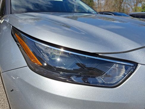 Used 2025 Toyota Highlander XLE AWD/4WD image 9