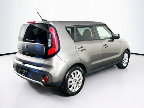 Used 2017 Kia Soul + image 9