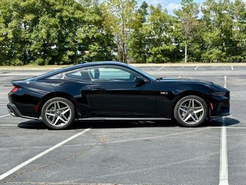 Used 2025 Ford Mustang GT Premium image 9