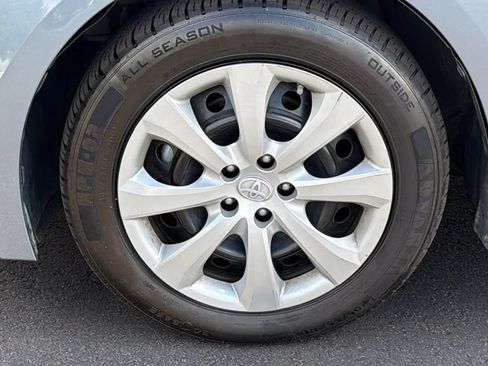 Used 2022 Toyota Corolla LE FWD image 9