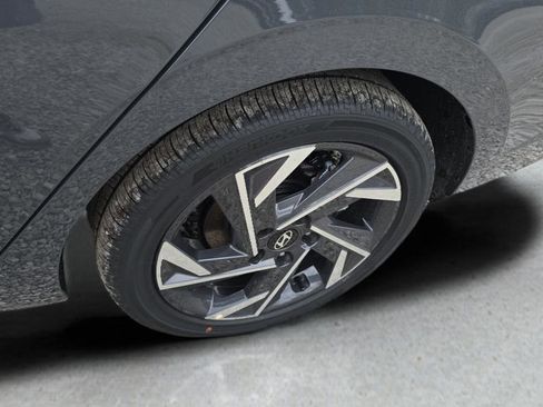New 2026 Hyundai Elantra Limited FWD image 32