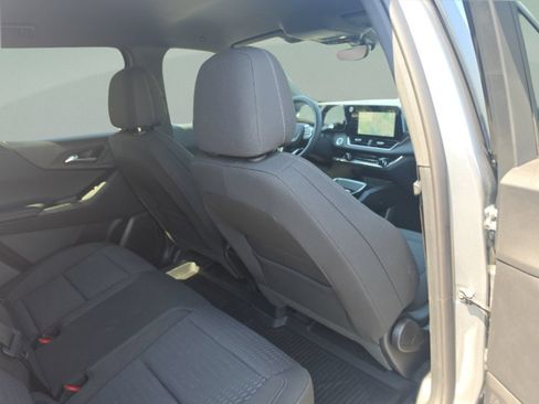 Used 2026 Chevrolet Equinox LT w/ Safety and Technology Package FWD image 25