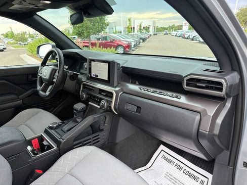 Used 2025 Toyota Tacoma SR5 AWD/4WD image 13