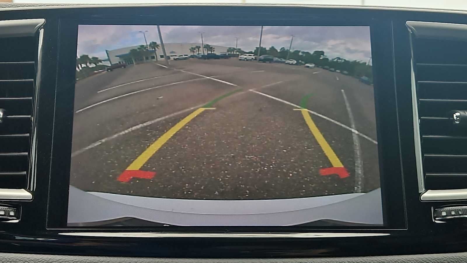 Used 2023 Chrysler Pacifica Touring-L FWD image 23
