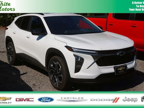 Used 2025 Chevrolet Trax RS w/ Sunroof Package FWD image 1