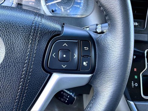 Used 2017 Toyota Sienna XLE FWD image 18