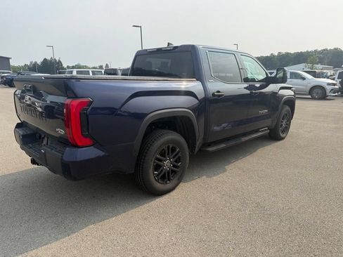 Used 2022 Toyota Tundra SR5 w/ SR5 Convenience Package AWD/4WD image 11