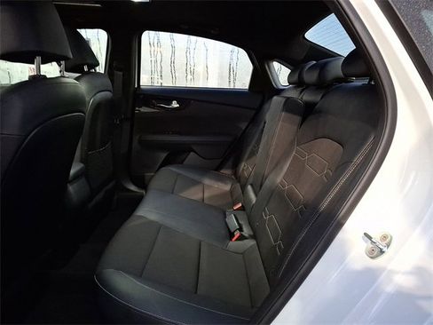 Used 2023 Kia Forte GT-Line w/ GT-Line Premium Package image 17