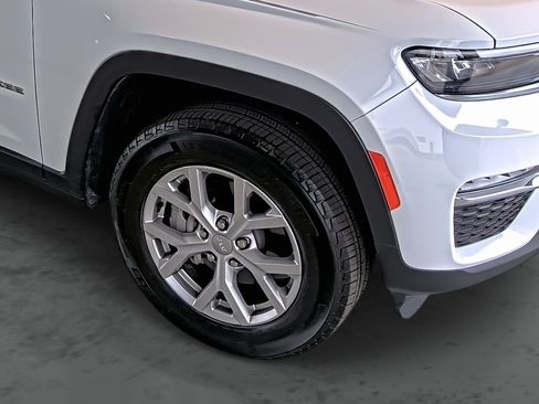 Used 2022 Jeep Grand Cherokee Limited AWD/4WD image 16