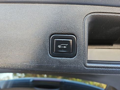 Used 2020 GMC Terrain SLT w/ Preferred Package image 32