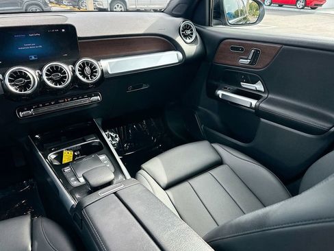 Used 2022 Mercedes-Benz GLB 250 4MATIC w/ Premium Package Lite image 22