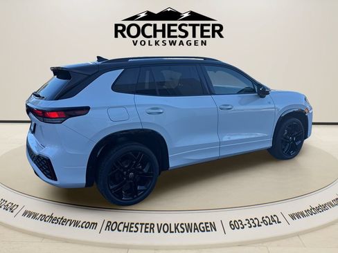 Used 2026 Volkswagen Tiguan SE R-Line AWD/4WD image 9