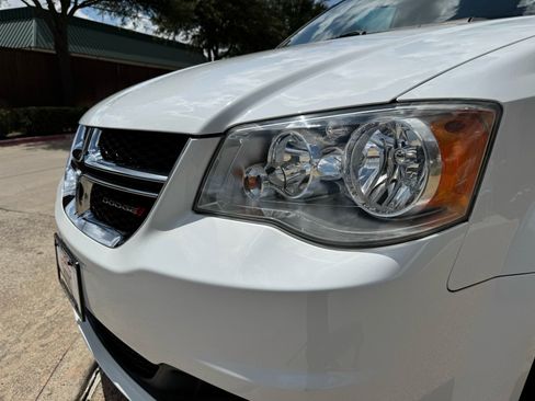 Used 2014 Dodge Grand Caravan SE w/ Quick Order Package 29E SE FWD image 4