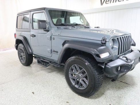 Used 2024 Jeep Wrangler Sport image 5