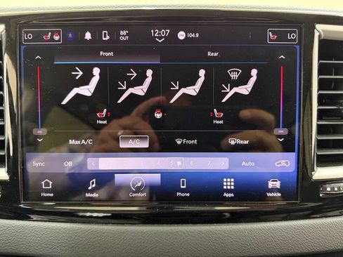 Used 2023 Chrysler Pacifica Touring-L FWD image 26