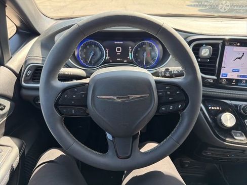 Used 2023 Chrysler Pacifica Touring-L w/ Uconnect Theater Family Group AWD/4WD image 26