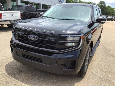 New 2026 Ford Expedition Active RWD image 5
