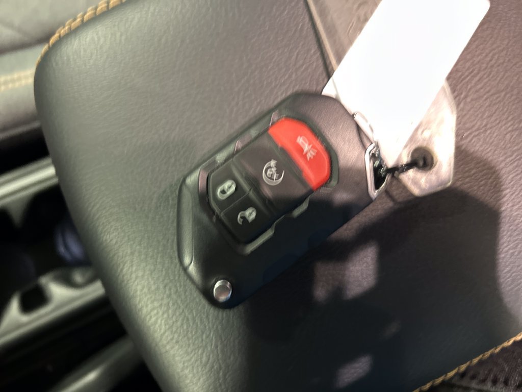 Used 2026 Jeep Wrangler Unlimited Sahara AWD/4WD image 22