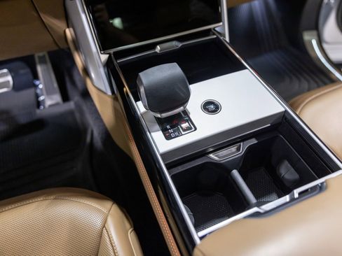 Used 2025 Land Rover Range Rover SE image 44