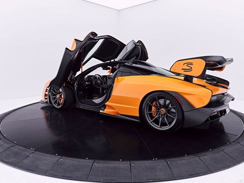Used 2019 McLaren Senna RWD image 21