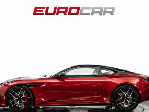 Used 2024 Aston Martin DB12 Coupe image 2