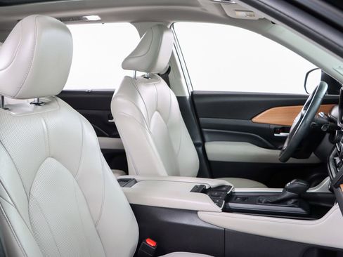 Used 2025 Toyota Grand Highlander AWD Hybrid image 28