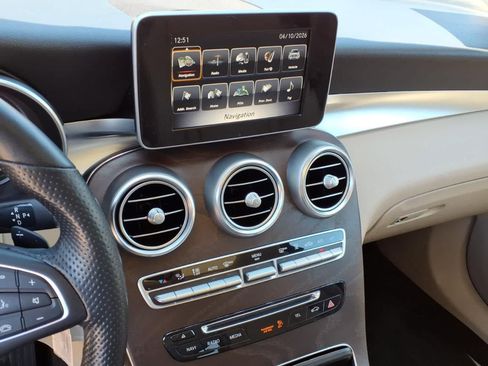 Used 2019 Mercedes-Benz GLC 350e 4MATIC image 23