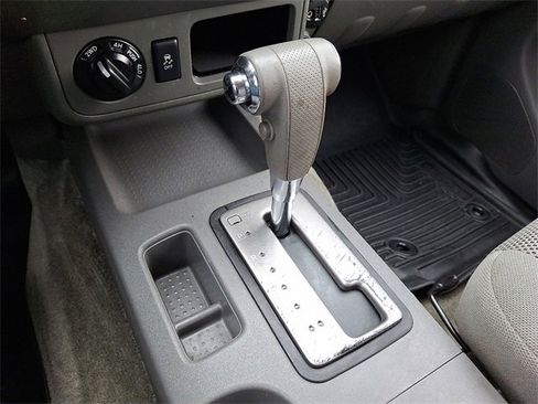 Used 2018 Nissan Frontier SV image 14