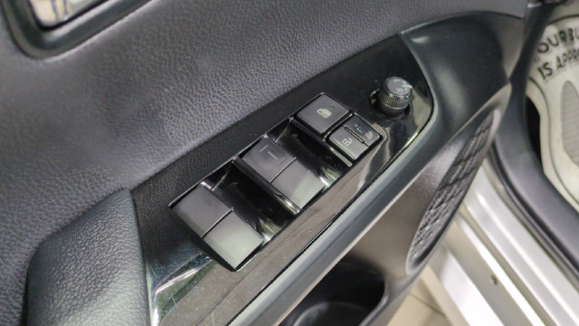 Used 2022 Toyota Prius LE AWD/4WD image 28