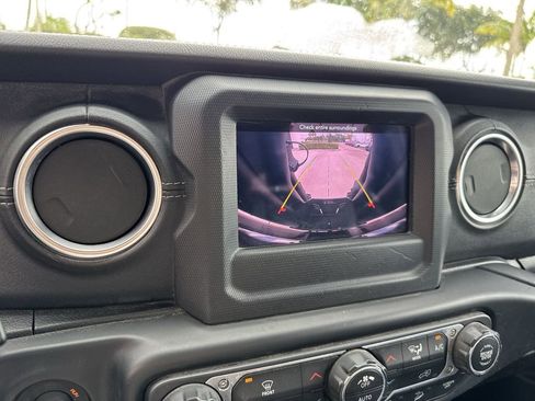 Used 2019 Jeep Wrangler Unlimited Sahara w/ Dual Top Group AWD/4WD image 50