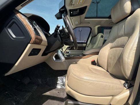 Used 2018 Land Rover Range Rover HSE image 17