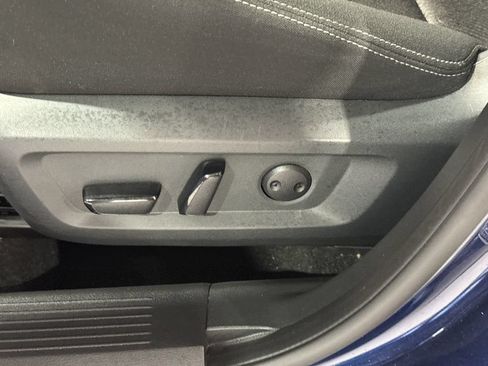 Used 2025 Nissan Rogue SV AWD/4WD image 18