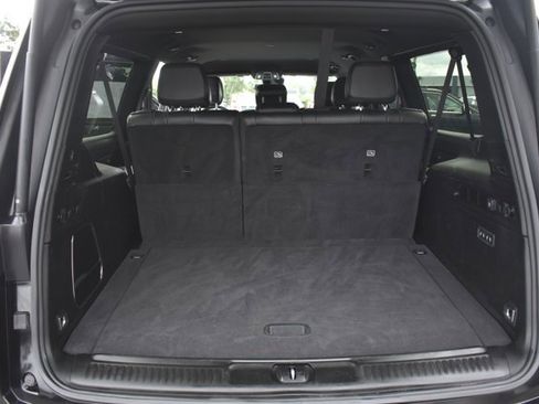 Used 2023 Jeep Wagoneer L Series II RWD image 18